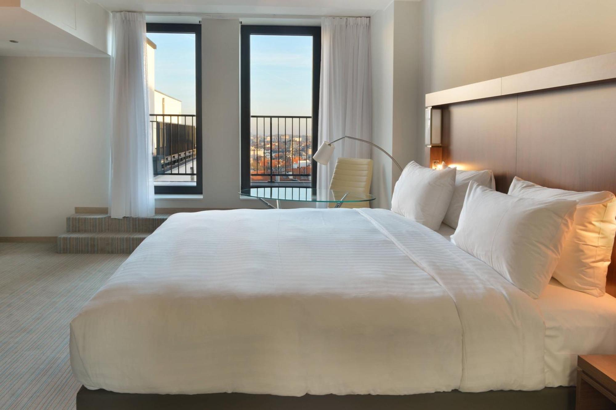 Отель Courtyard By Marriott Brussels Eu Экстерьер фото