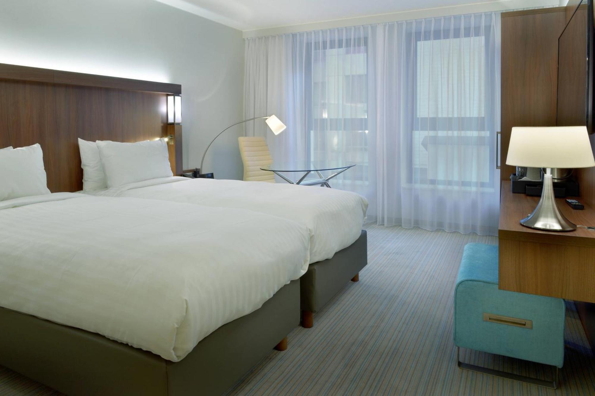 Отель Courtyard By Marriott Brussels Eu Экстерьер фото
